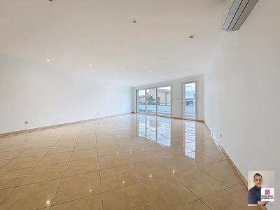 Appartement - 137 m² - 3 pièces