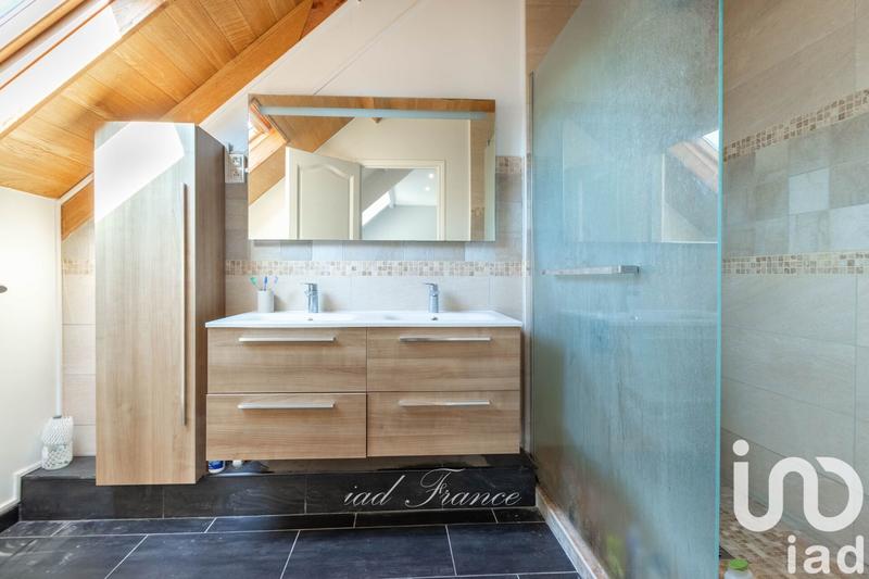 Maison - 230 m² - 8 pièces