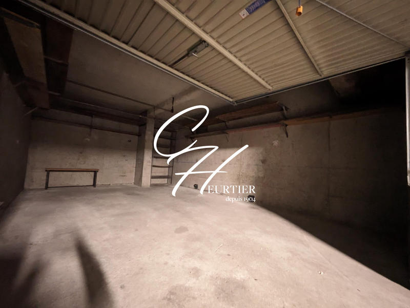 Parking / Garage - 28 m²