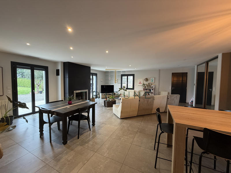 Maison - 160 m² - 10 pièces