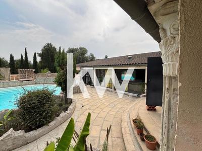 Maison - 2 400 m² - 15 pièces