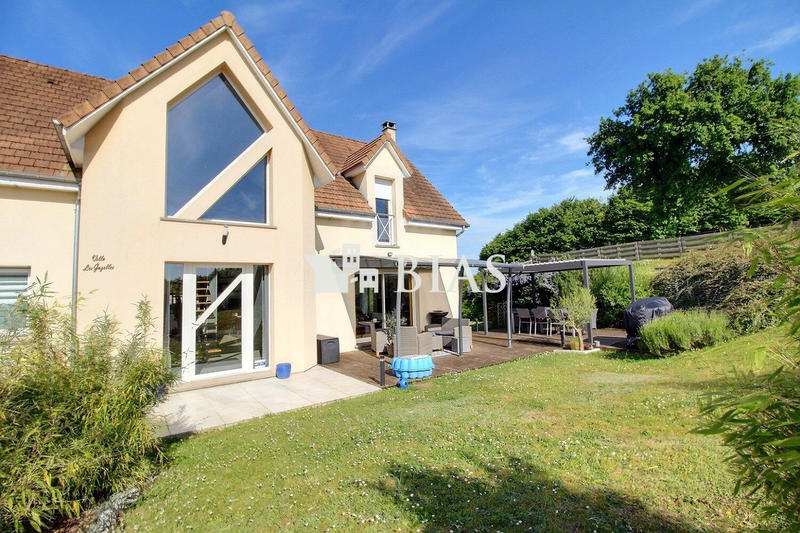 Maison - 168 m² - 7 pièces