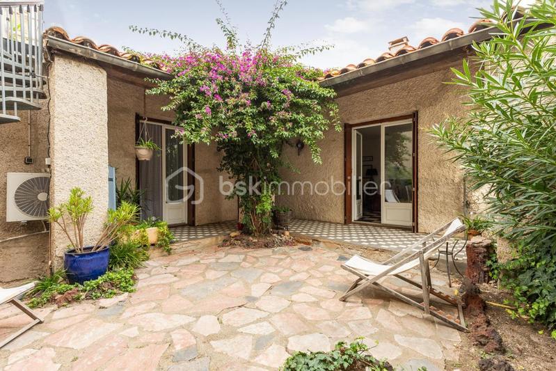 Demeure - 201 m² - 8 pièces