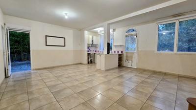 Maison - 99 m² - 5 pièces