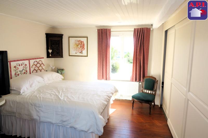 Maison - 230 m² - 9 pièces