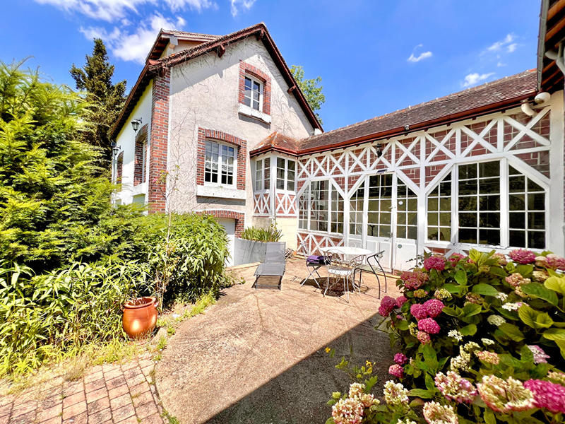 Maison - 483 m² - 16 pièces