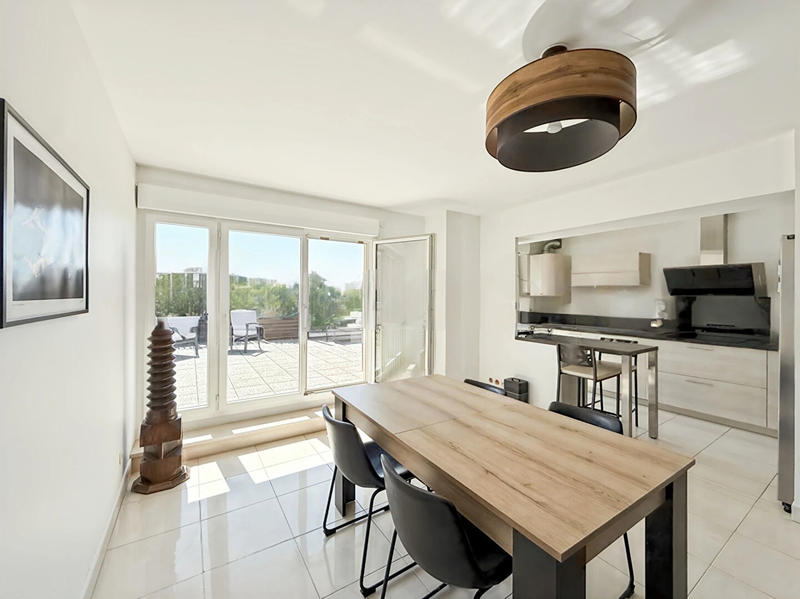 Appartement - 94 m² - 5 pièces