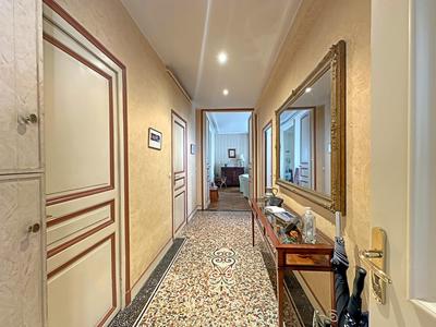 Maison - 239 m² - 8 pièces