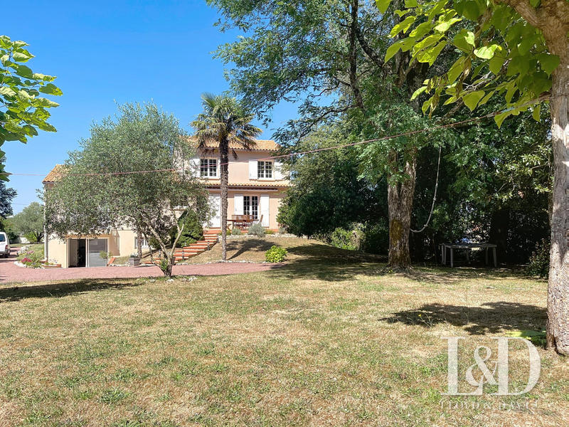 Maison contemporaine - 263 m² - 7 pièces