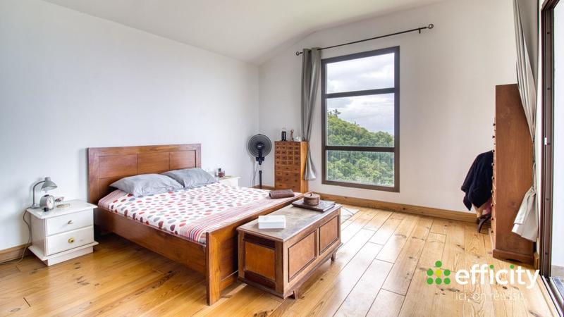 Maison - 410 m² - 8 pièces