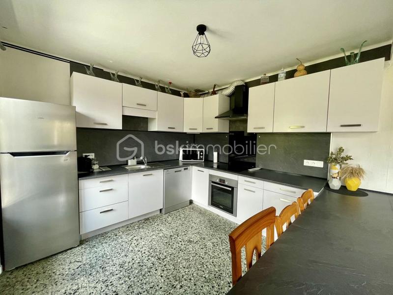 Maison - 180 m² - 9 pièces