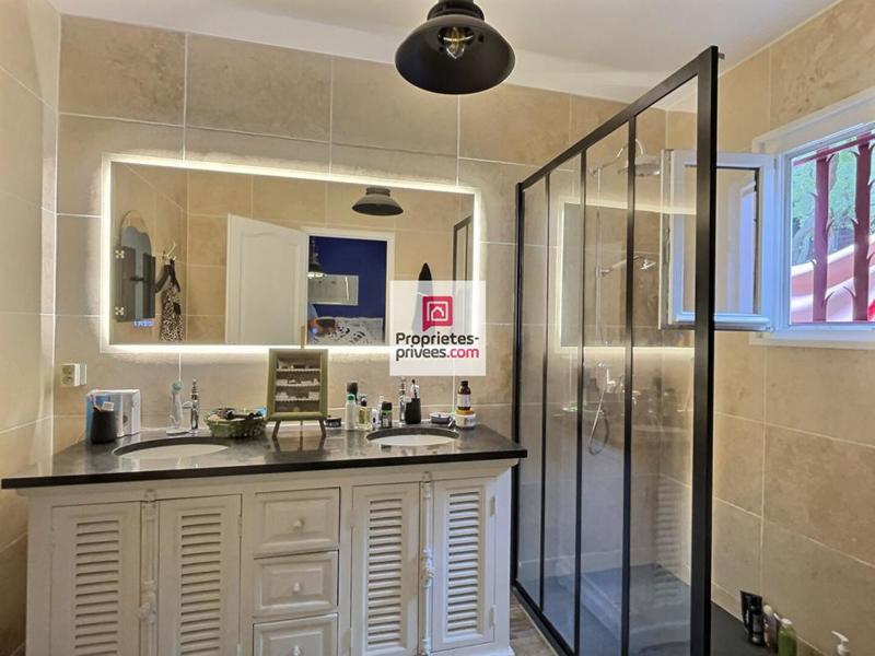 Maison - 205 m² - 8 pièces