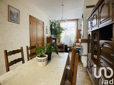 Maison - 99 m² - 5 pièces