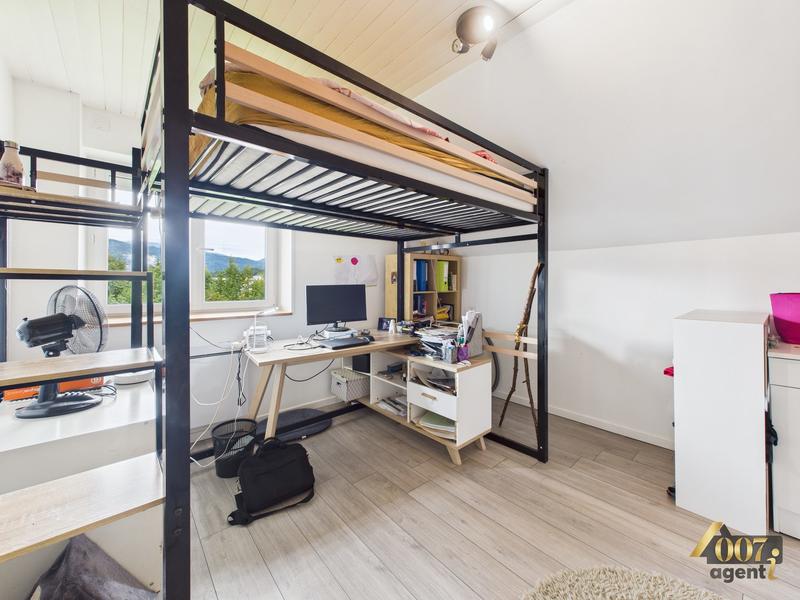 Maison - 121 m² - 8 pièces