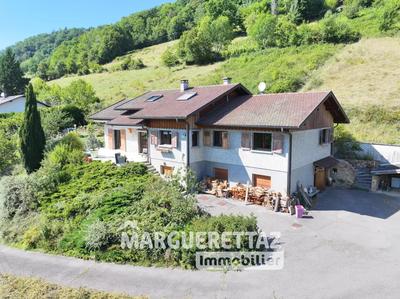 Maison - 225 m² - 8 pièces