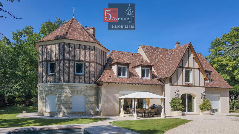 Maison - 400 m² - 12 pièces