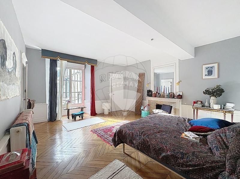 Maison de maîtres - 250 m² - 9 pièces