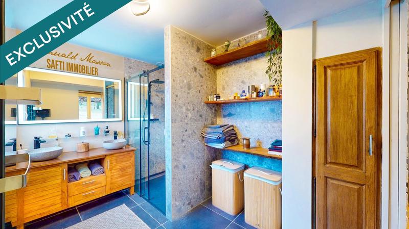 Maison - 240 m² - 9 pièces