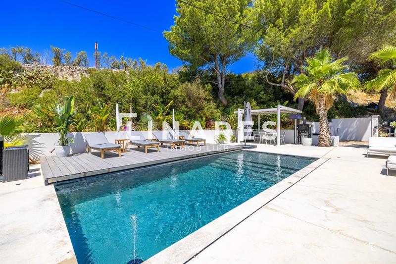 Maison - 140 m² - 5 pièces