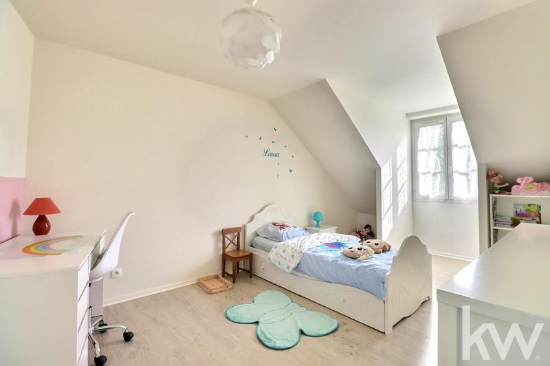 Maison - 243 m² - 9 pièces