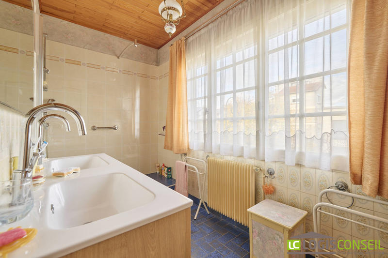 Maison traditionnelle - 165 m² - 8 pièces