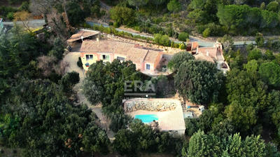 Maison - 205 m² - 4 pièces