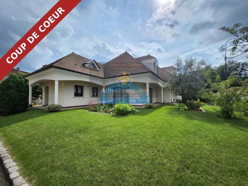 Maison - 240 m² - 9 pièces