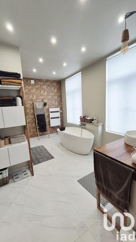 Maison - 253 m² - 9 pièces