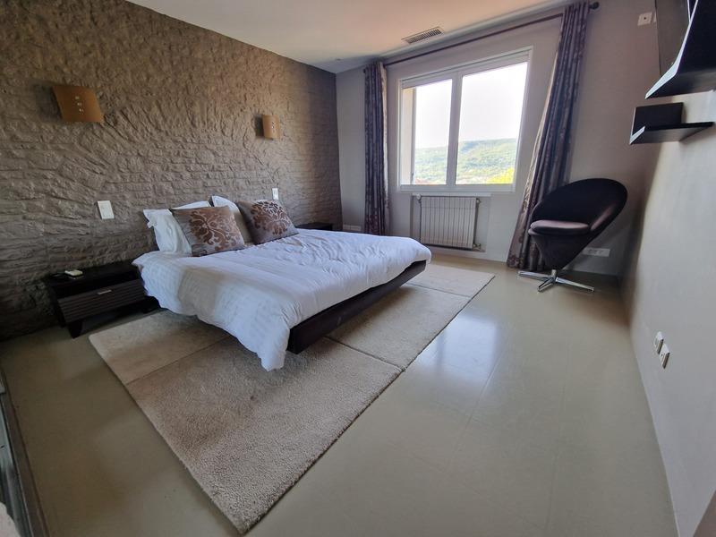 Propriété - 350 m² - 8 pièces