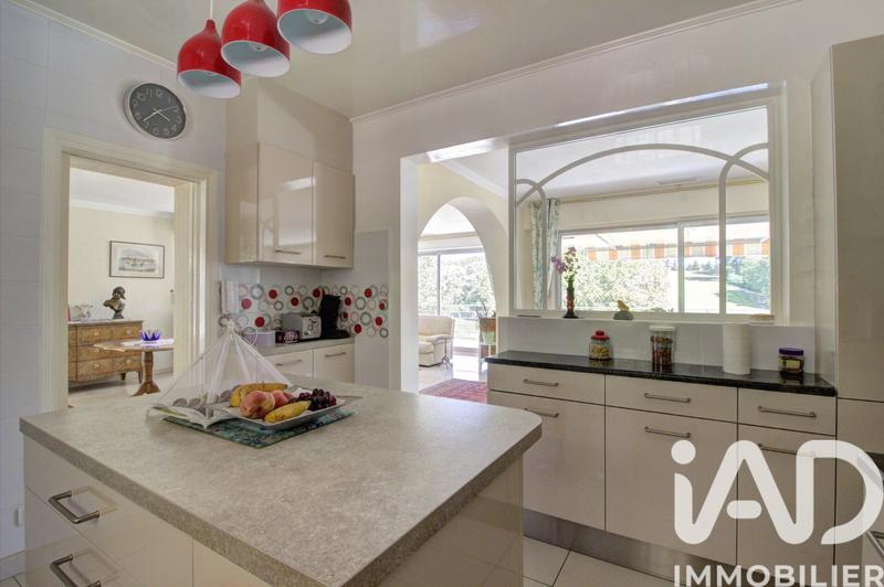 Maison - 210 m² - 7 pièces