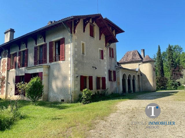 Maison ancienne - 700 m² - 14 pièces