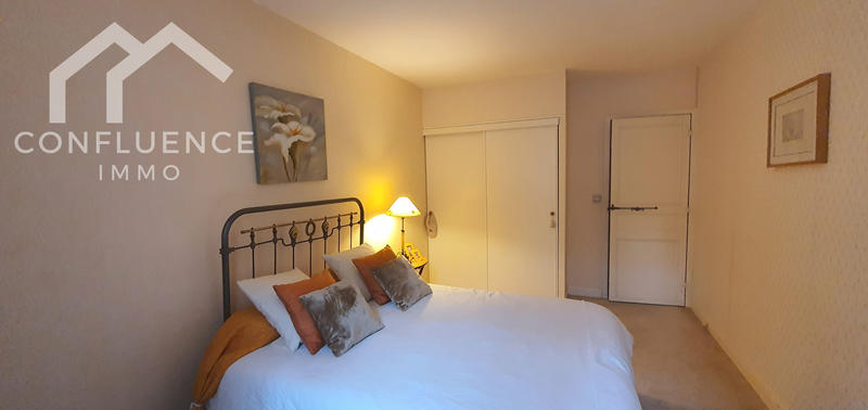 Maison - 270 m² - 9 pièces