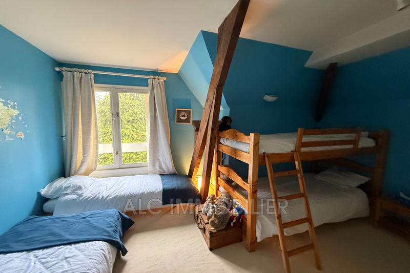 Maison - 250 m² - 10 pièces