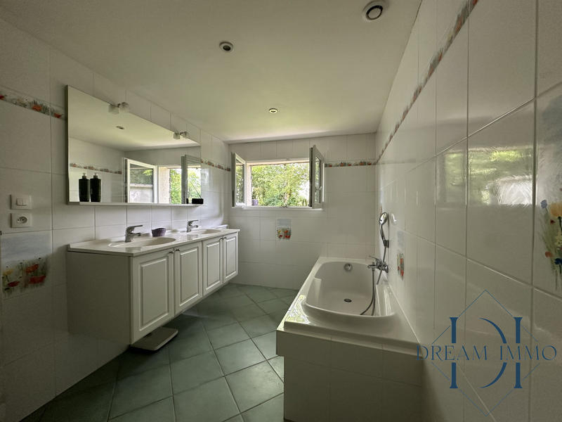 Maison - 143 m² - 5 pièces