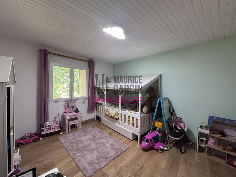 Maison - 202 m² - 9 pièces