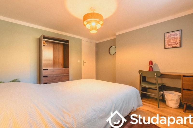 Chambre - 11 m² - 1 pièce