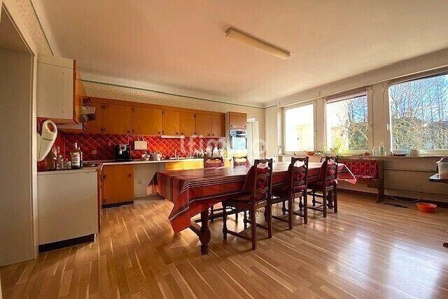 Maison - 286 m² - 9 pièces