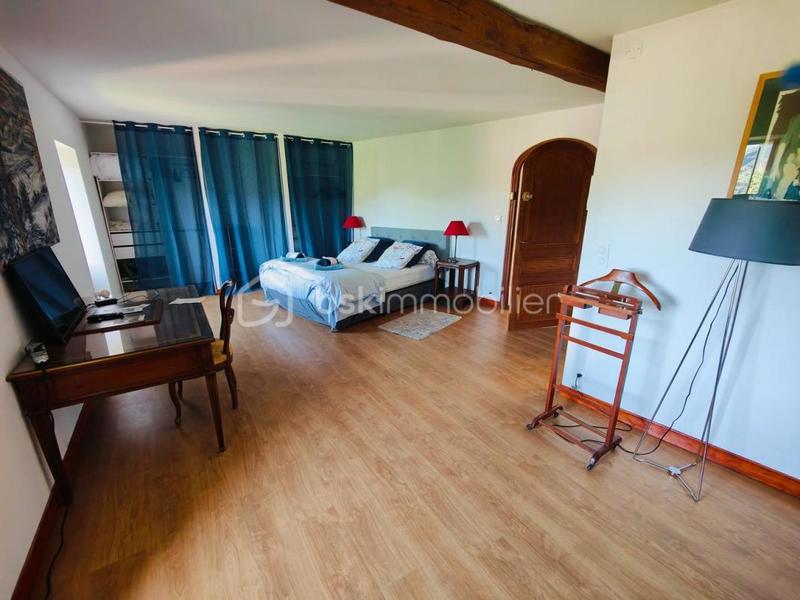 Maison en pierre - 181 m² - 6 pièces