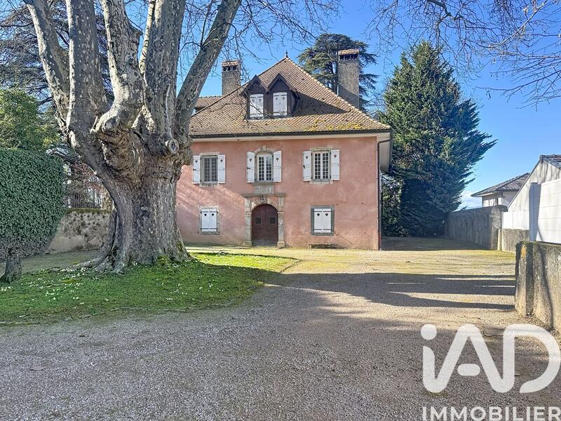 Maison - 406 m² - 10 pièces