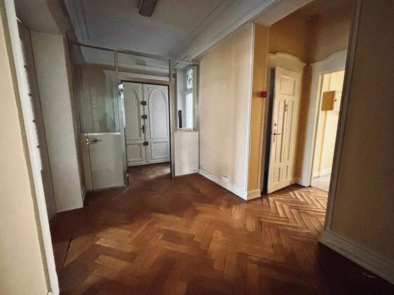 Appartement - 212 m² - 6 pièces