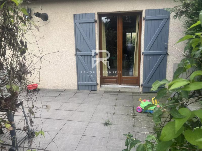 Maison - 1 000 m² - 8 pièces