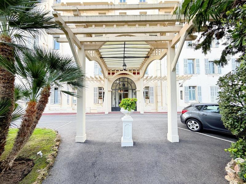 Appartement bourgeois - 174 m² - 6 pièces