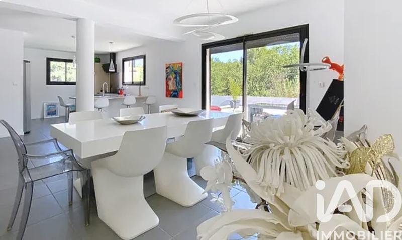 Maison - 196 m² - 5 pièces