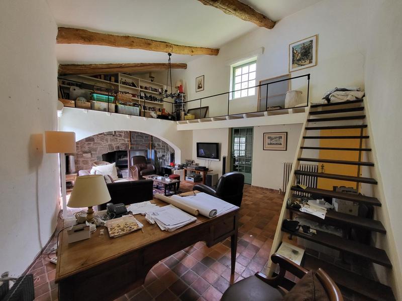 Maison - 360 m² - 11 pièces