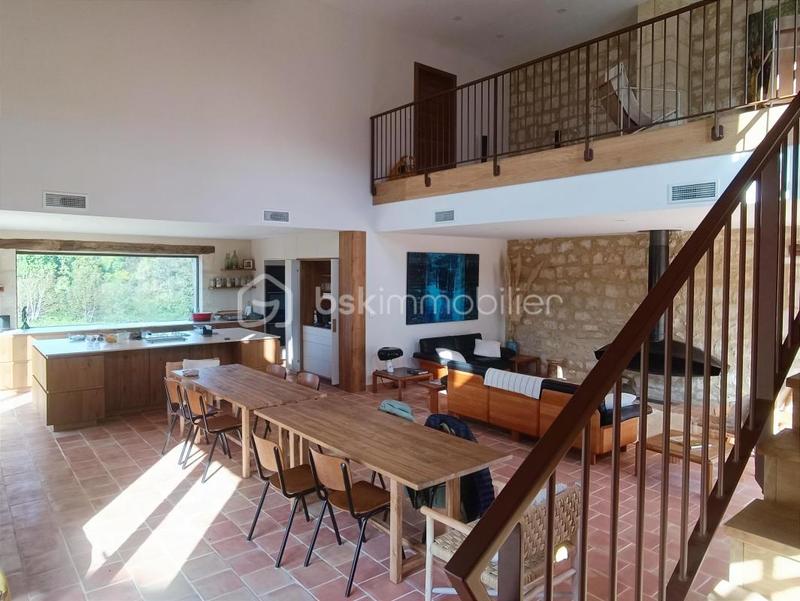 Château - 1 307 m² - 22 pièces