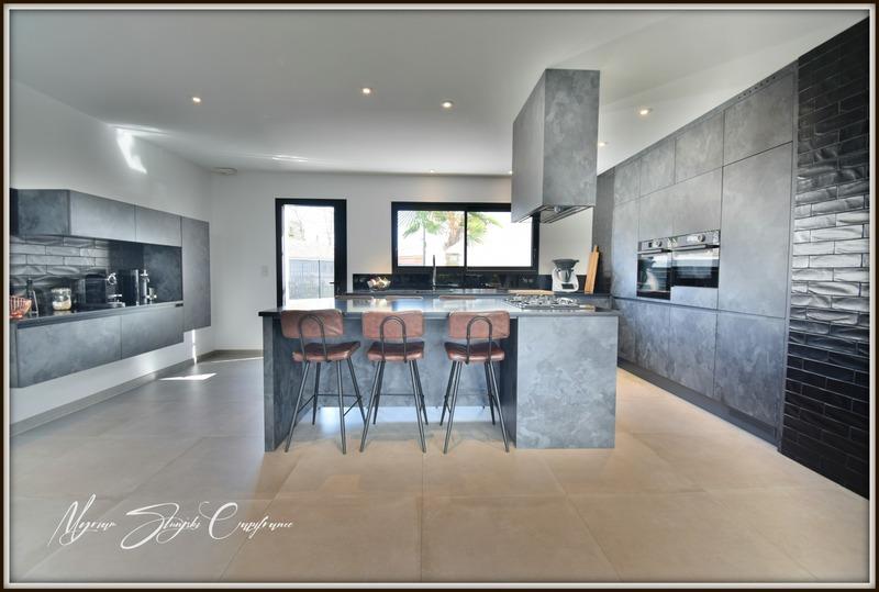 Propriété - 290 m² - 8 pièces