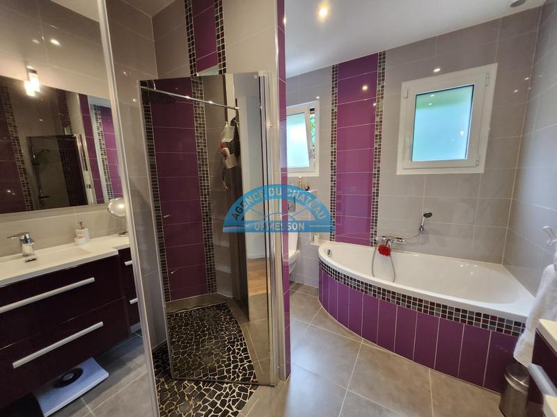 Maison - 240 m² - 9 pièces