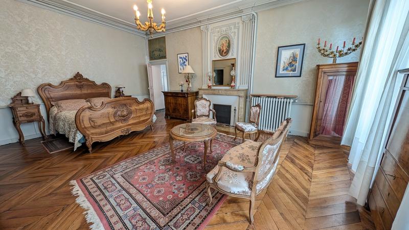 Maison - 280 m² - 9 pièces