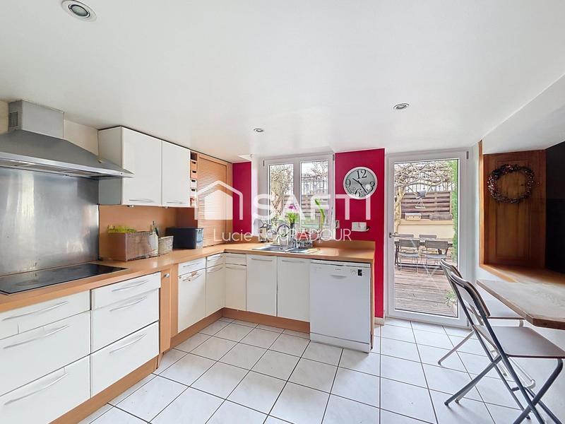 Maison de ville - 211 m² - 9 pièces