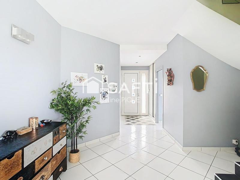 Maison - 210 m² - 7 pièces